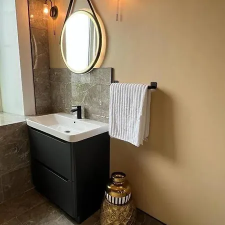 Luxury Victorian Spacious Flat