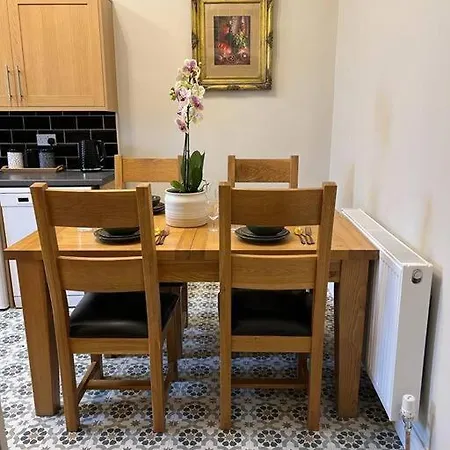 Luxury Victorian Spacious Flat