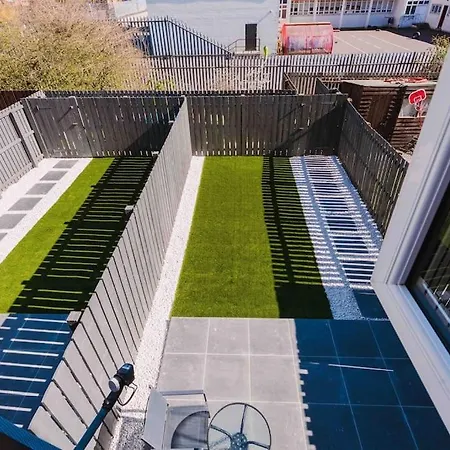 Sleepluxury Aparthouse Ferienhaus *