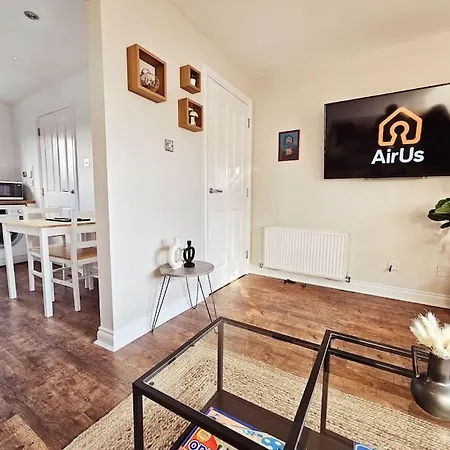 Holiday home Modern 5 Bedroom Townhouse With Free Parking Glasgow