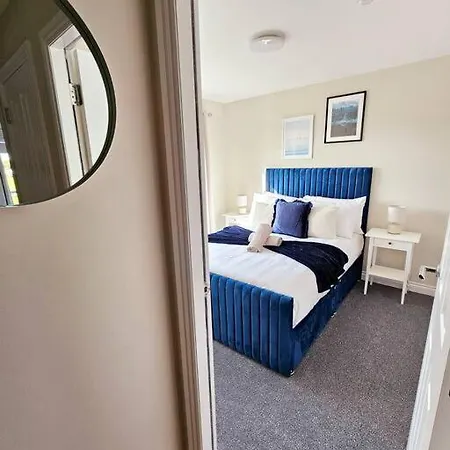 Holiday home Modern 5 Bedroom Townhouse With Free Parking Glasgow