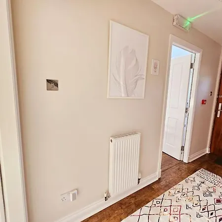 Modern 5 Bedroom Townhouse With Free Parking Holiday home Glasgow