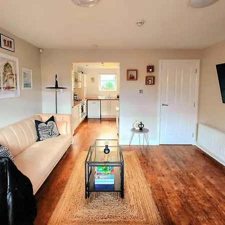 Modern 5 Bedroom Townhouse With Free Parking Holiday home Glasgow