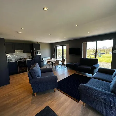 Lägenhet Spacious 3-bedroom On Country Estate Near - Sleeps 6 Glasgow