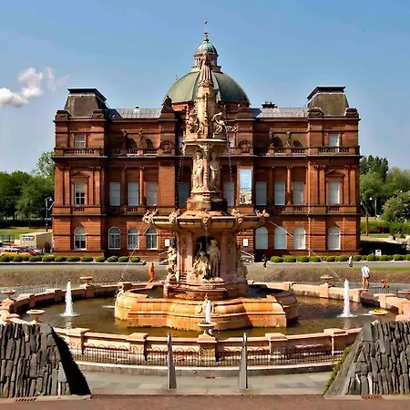 Facing Spacious Free Parking Apartment *