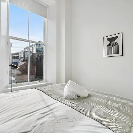 1 Bed Blythswood Flat *