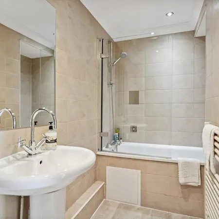 1 Bed Blythswood Flat *