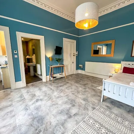 Cozy Of Glasgows West End