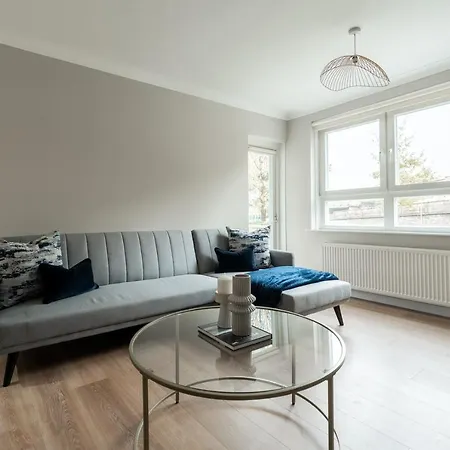 Shaw Apartment *