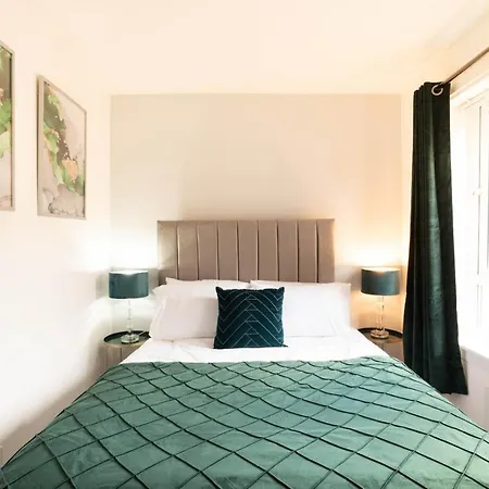 Appartamento City, West End, Private Parking *
