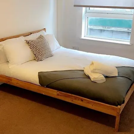 220 Wallace St 2 Bed * Глазго