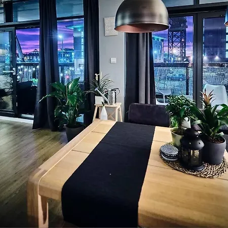Glasgow, Finnieston Luxury 2 Bed With Parking, E-check In, Hi-fi * Glasgow