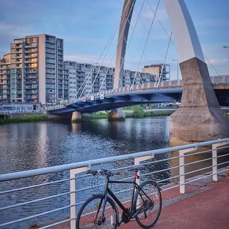 Glasgow, Finnieston Luxury 2 Bed With Parking, E-check In, Hi-fi * Glasgow