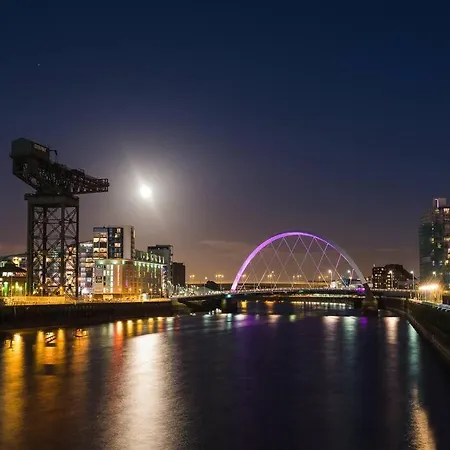 Glasgow, Finnieston Luxury 2 Bed With Parking, E-check In, Hi-fi