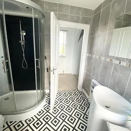 Large Country Mansion In Newton Mearns Glasgow