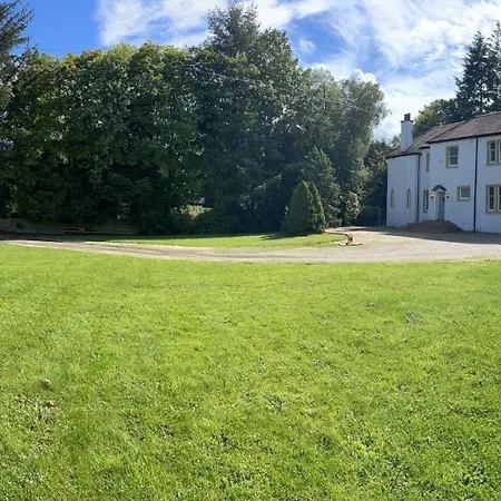 Large Country Mansion In Newton Mearns Semesterbostad