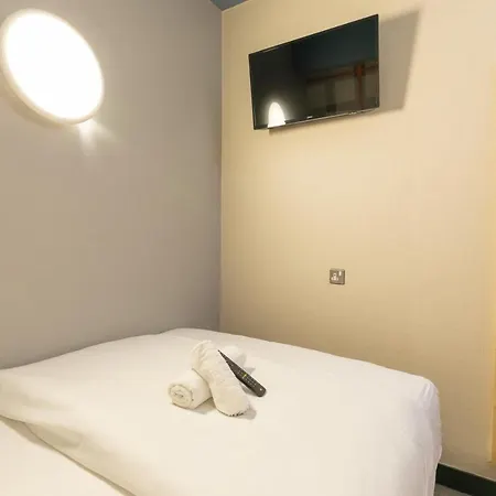 Otel Easyhotel 2*