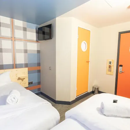 イージーホテル シティ