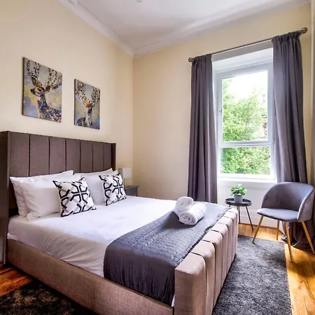 Stunning 5 Bedroom Apt, Close To Centre, Sec, Hydro And Motorway *