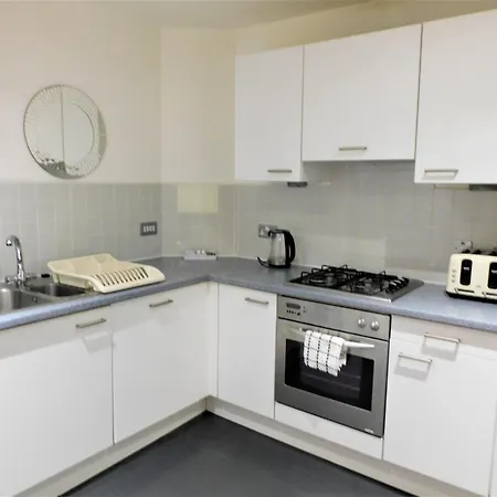 2 Bedroom In The Heart Of The Centre, Perfect Location Glasgow