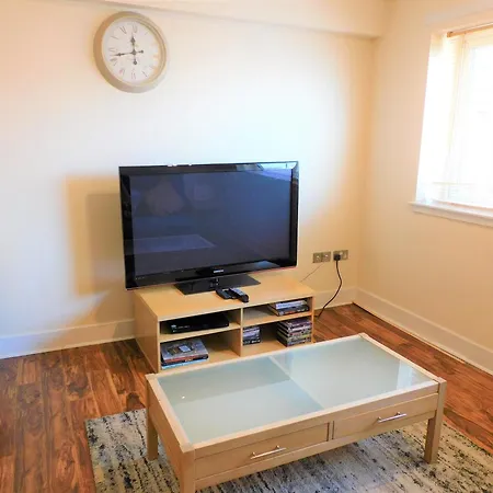 2 Bedroom In The Heart Of The Centre, Perfect Location Apartment