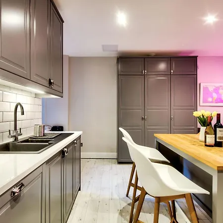 Stylish & Spacious 3 Bedroom In Finnieston, West End