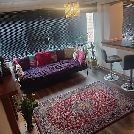 Open Space In Shawlands Daire *