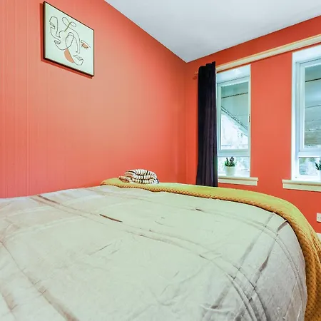 Spacious 2-bedroom Main Door With Private Parking Apartment *
