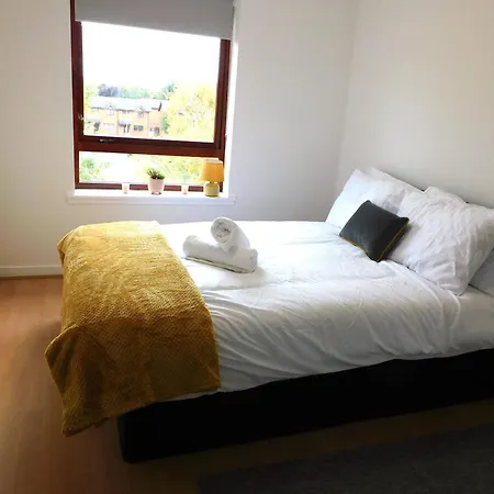 Charming 2 Bed Close To And Sec Hydro * Glasgow