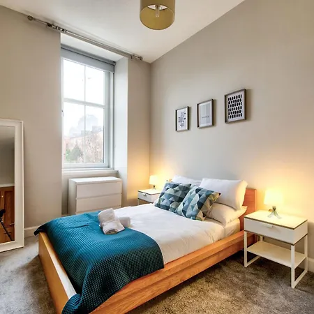 Stylish & Spacious 3 Bedroom In Finnieston, West End *
