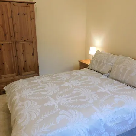 Apartment Beautiful & Spacious 2 Bed In West End