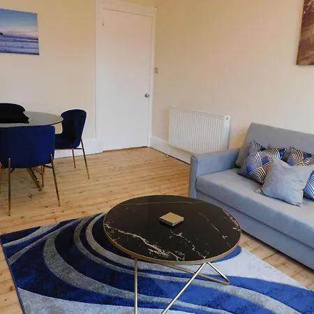 Beautiful & Spacious 2 Bed In West End Apartment *