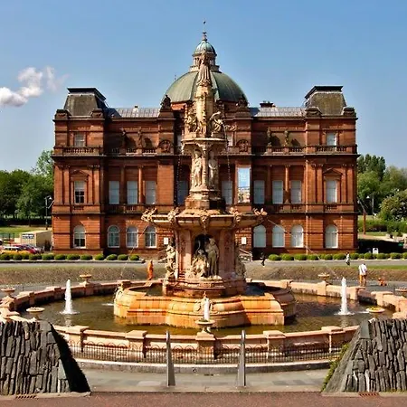 Fab Location 1 Bed Overlooking Glasgow