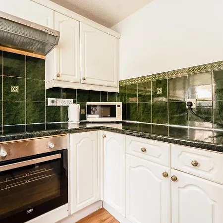 Spacious 2-bedroom Main Door With Private Parking *