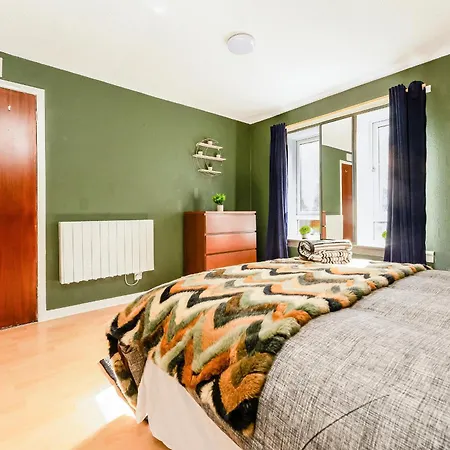 Apartment Spacious 2-bedroom Main Door With Private Parking *