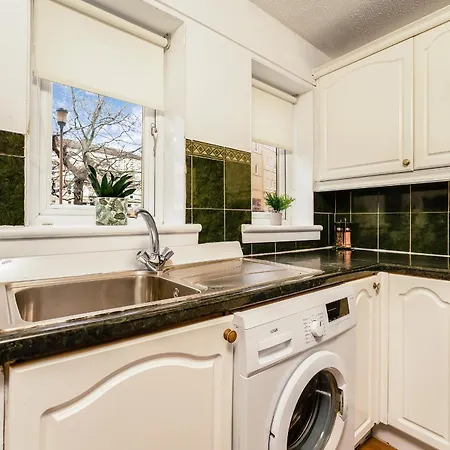 Spacious 2-bedroom Main Door With Private Parking