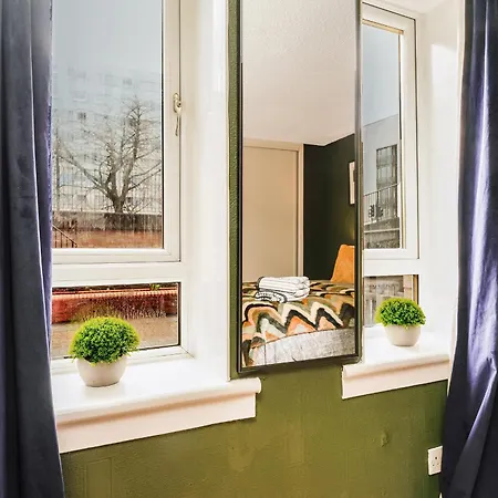 Apartment Spacious 2-bedroom Main Door With Private Parking
