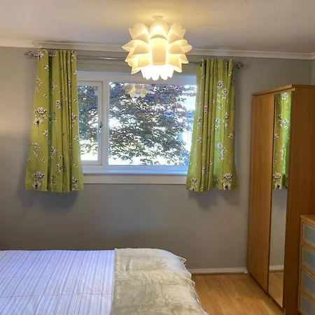 Comfy 1 Bedroom Flat With Free Parking Apartment *