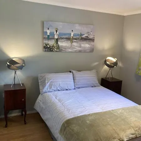 Comfy 1 Bedroom Flat With Free Parking * Glasgow