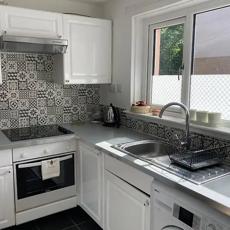 Comfy 1 Bedroom Flat With Free Parking * Glasgow