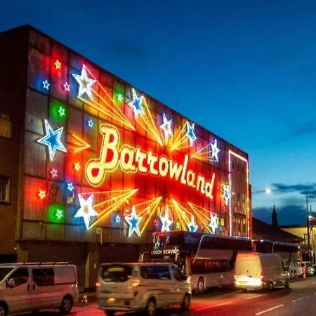 Spacious Modern 公寓