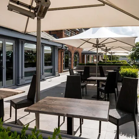 Glynhill & Near Airport 4*