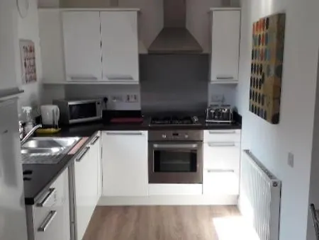 Spacious Modern Apartment *