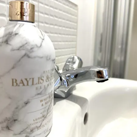 Private With En-suite And Parking In Shared Flat *