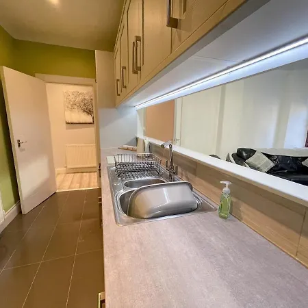 Appartamento Recently Refurbished Two Bedroom Apartment, Location! Glasgow