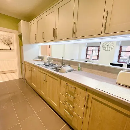 Appartamento Recently Refurbished Two Bedroom Apartment, Location! Glasgow