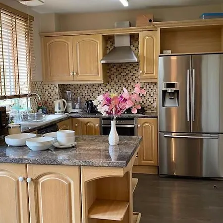 The Naburn - 3 Bed House With Free Parking & Close To Centre * غلاسغو