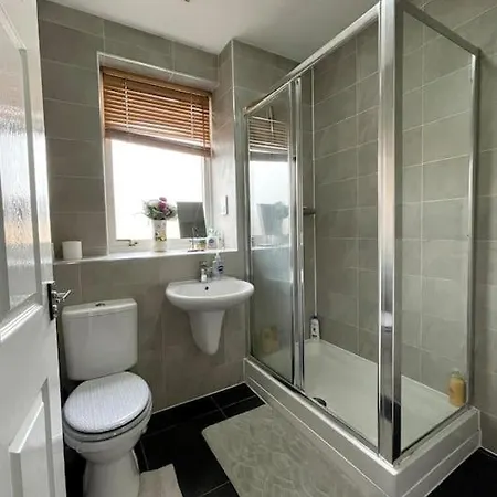 The Naburn - 3 Bed House With Free Parking & Close To Centre * غلاسغو