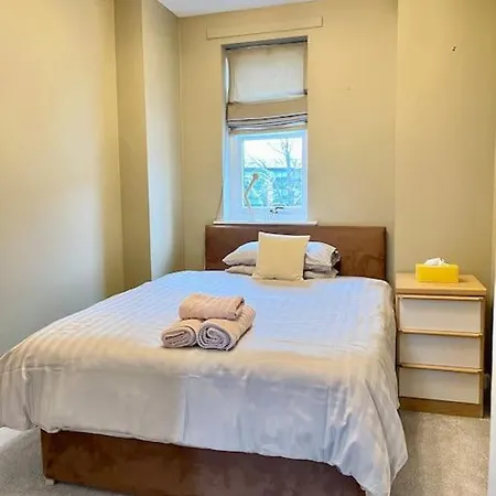 Ferienhaus The Naburn - 3 Bed House With Free Parking & Close To Centre Glasgow