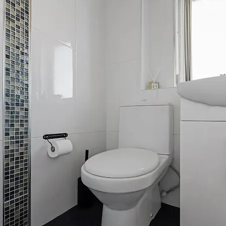 Stylish 2-bed House Private Driveway Lejlighed *